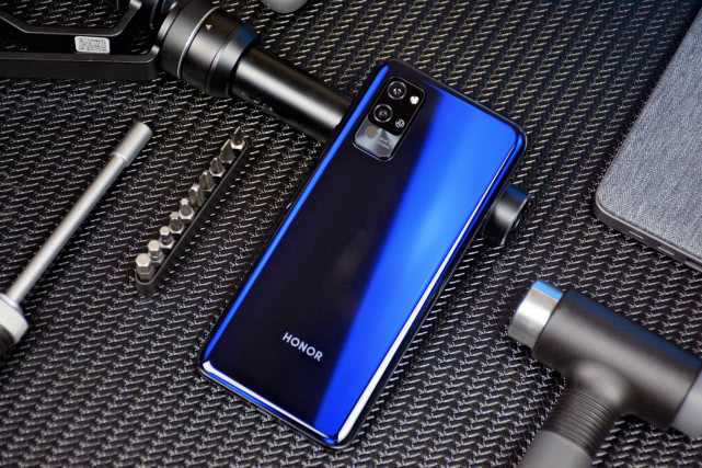 荣耀play4tpro新品麒麟810芯片,华为又一款麒麟9000新机现身