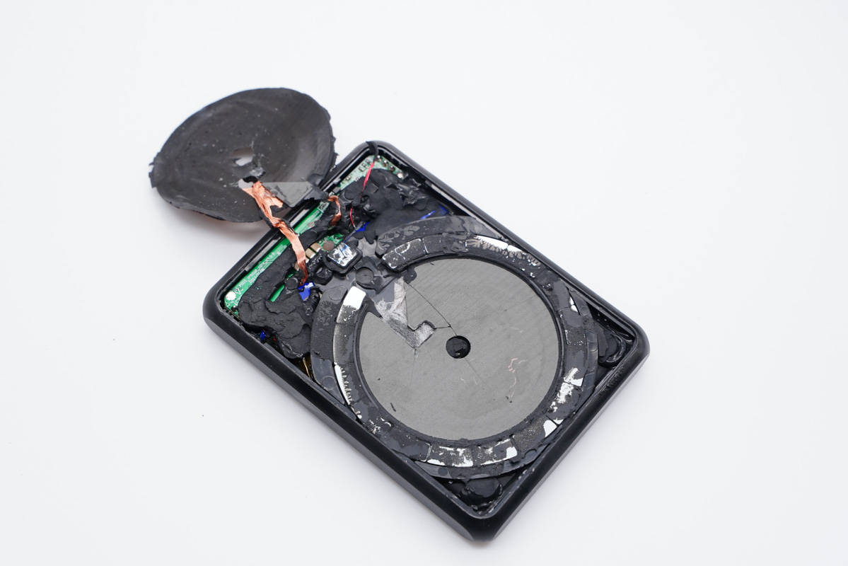 苹果充电宝无线磁吸原装拆解,苹果充电宝无线磁吸拆解