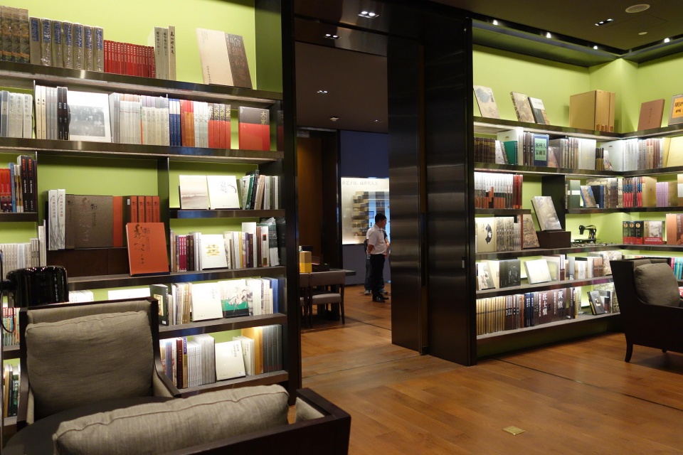 雅昌艺术中心藏品展厅,雅昌书墙