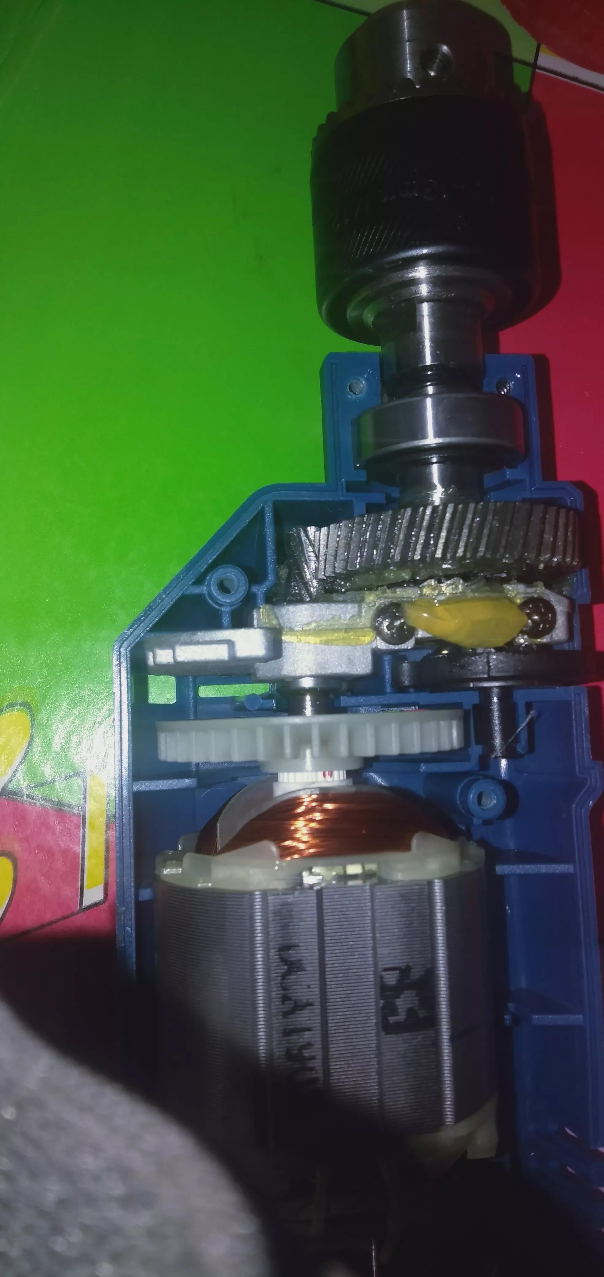 晶思达手电钻开关总成内部构造,插电款带冲击的手电钻