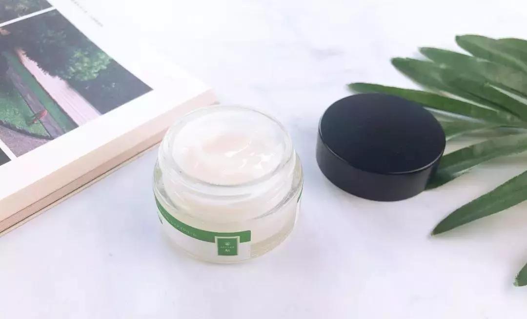 雅诗兰黛日本产的眼霜,用了雅诗兰黛皱纹更明显了