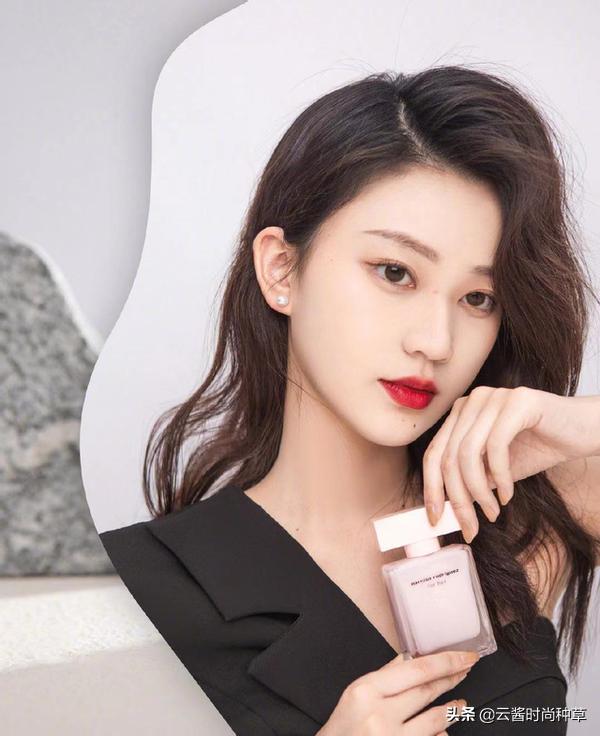 适合女生清新脱俗的大牌香水,高端适合知性优雅气质女性的香水