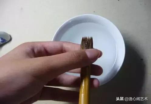 新毛笔的正确开笔方法,新毛笔长期不开笔不好写了怎么办