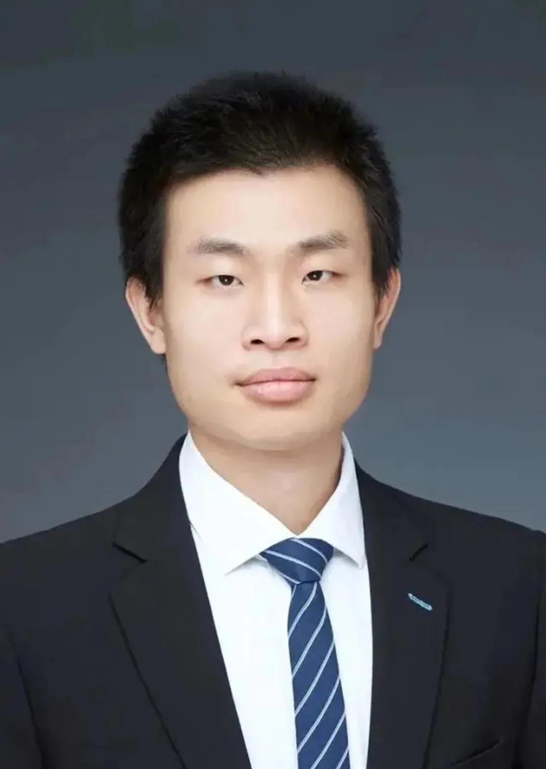 韦神再现巅峰指挥,韦神喝的是开水还是矿泉水