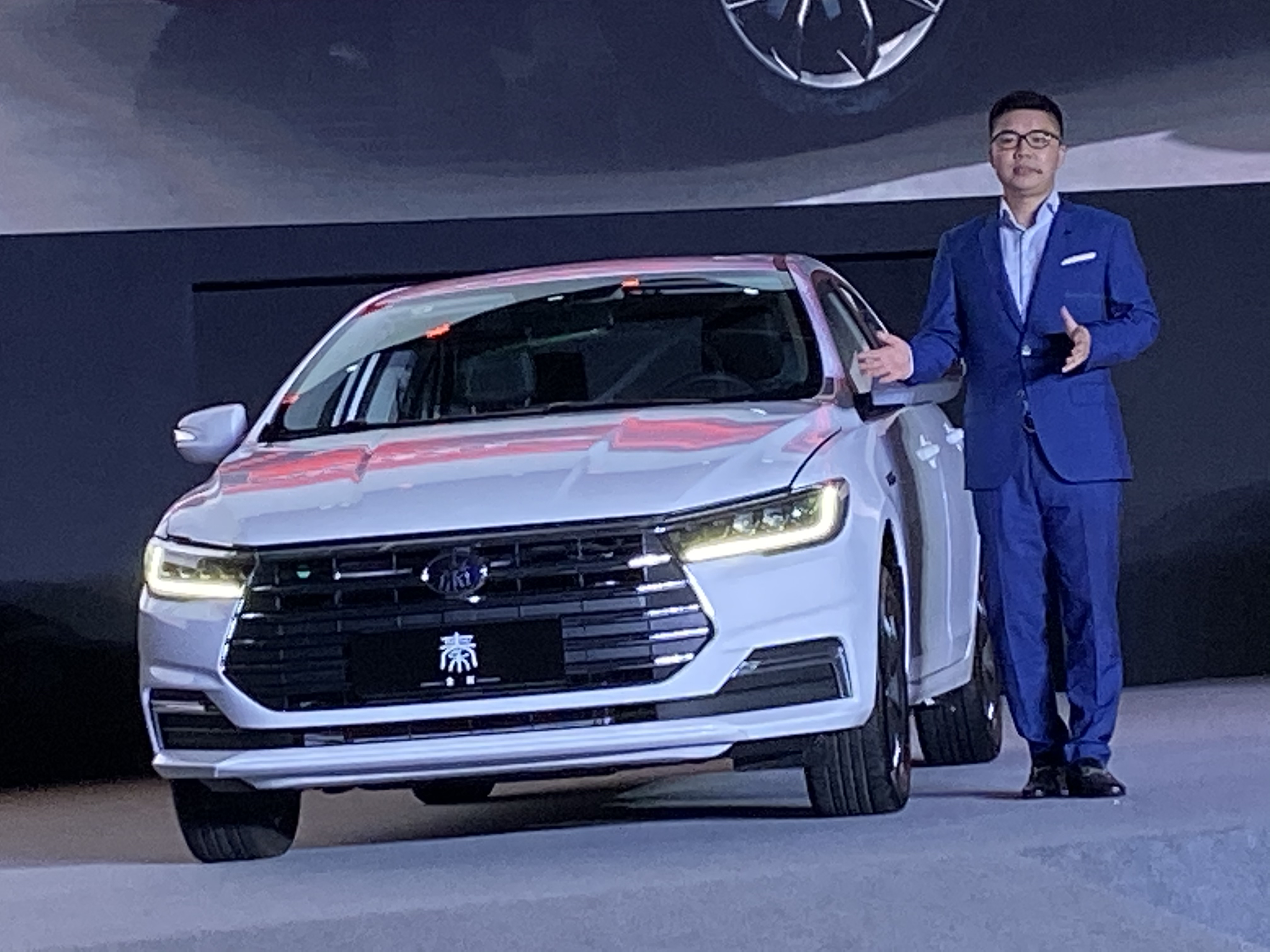 最新比亚迪秦ev降价了吗,汽车低价比亚迪元