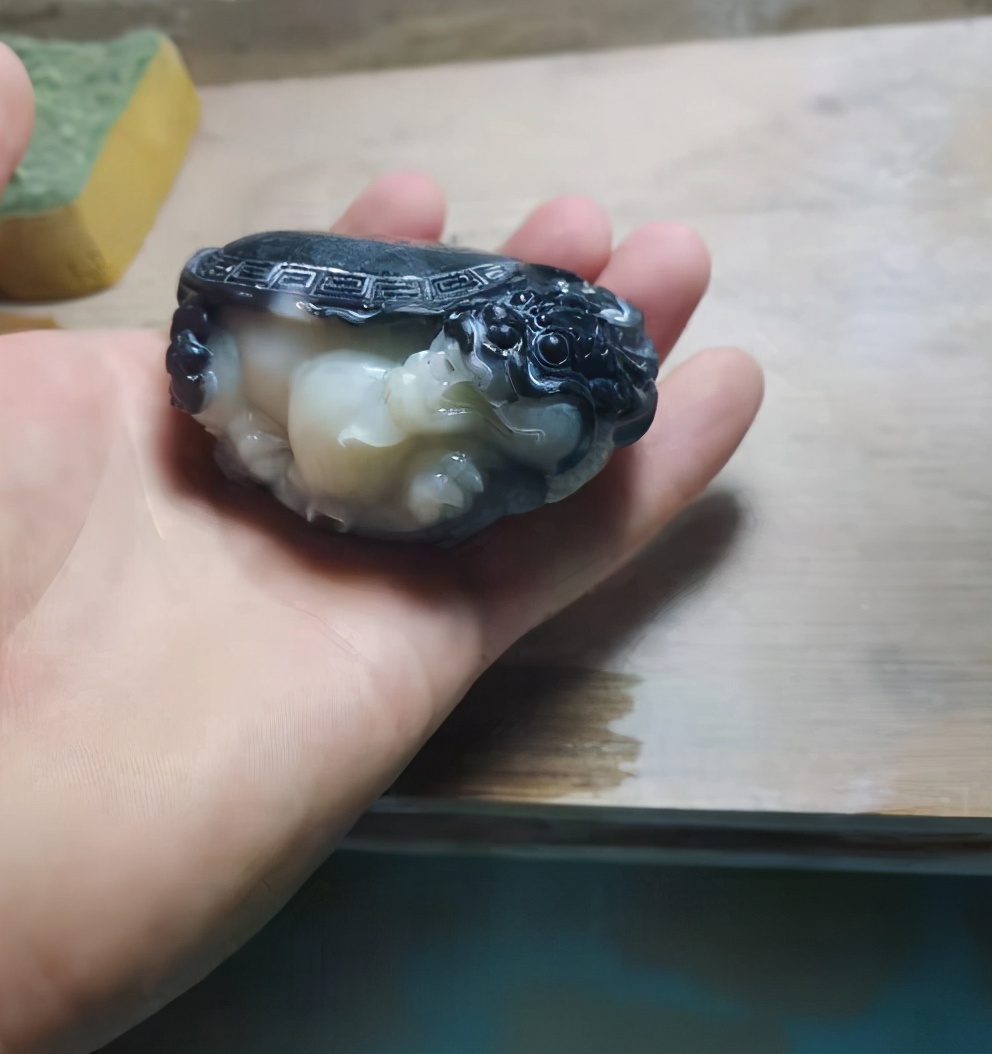 净土和田玉吧，策马持剑收河山，横扫戈壁恋和田。吧主原创