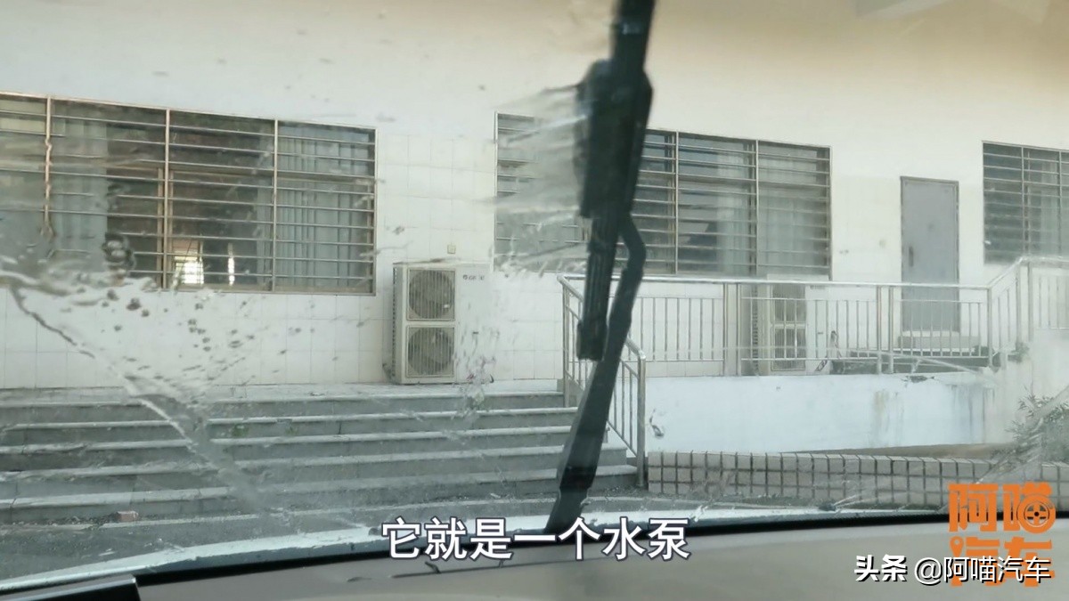 汽车怎么更换防冻型玻璃水,车子如何换玻璃水