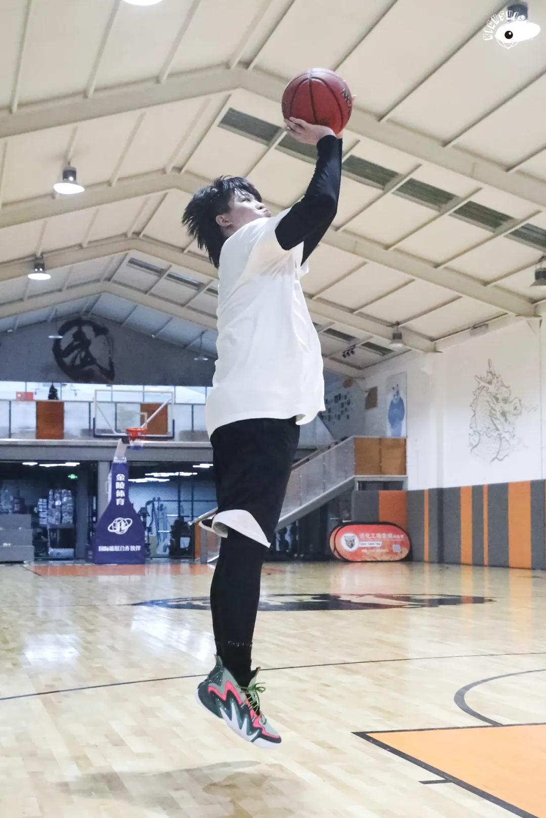 无论是打球还是穿鞋,你都「要疯」一点|KVSN众测