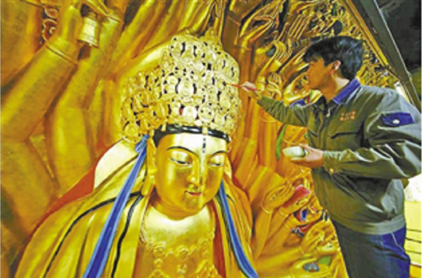 重庆工人修缮千手观音像，无意触发秘密机关，揭开800年前的历史