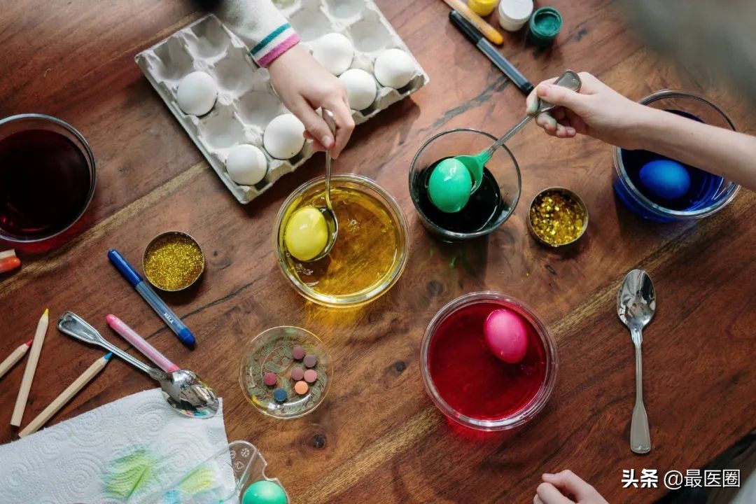 看似平平无奇的尿液,在向我们身体发出了什么警报?