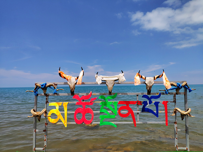 茶卡盐湖天空之镜离青海湖多远,大西北茶卡盐湖翡翠湖