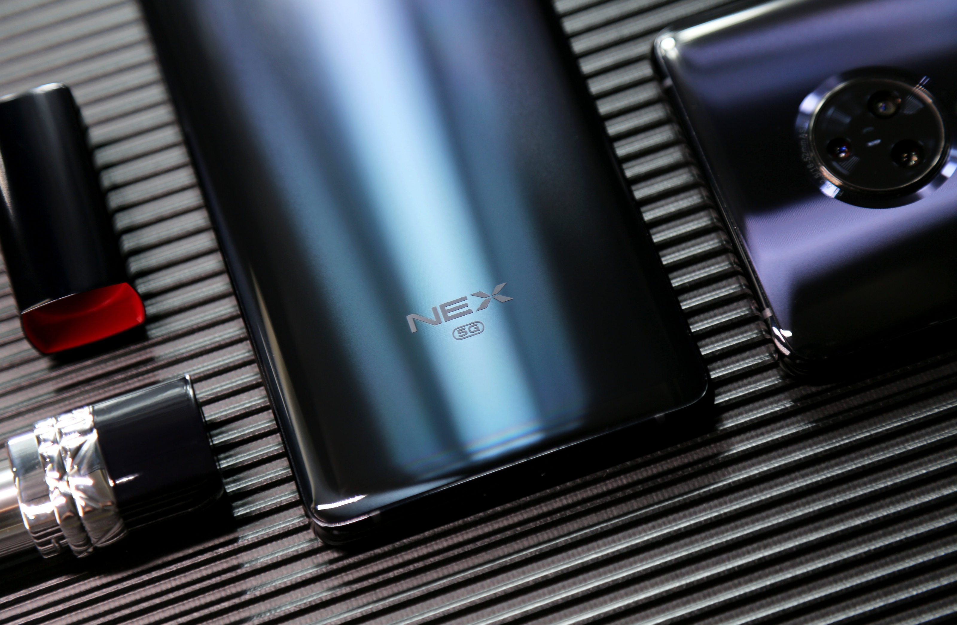 nex3和nex3s外观有什么区别,vivonex3对比华为mate30pro