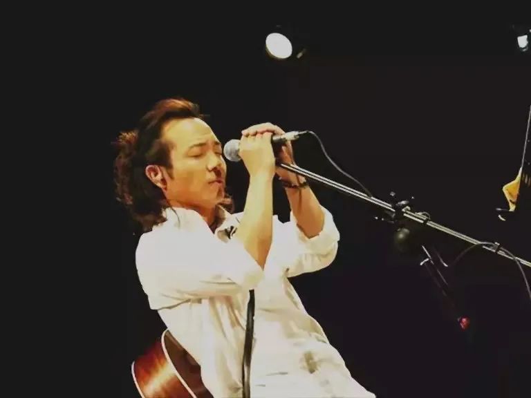 许巍蓝莲花辞职什么梗,许巍的蓝莲花和离职有啥关系