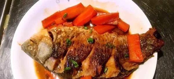 鱼刺卡喉咙小妙招不用去医院,鱼刺卡喉咙一招搞定不去医院