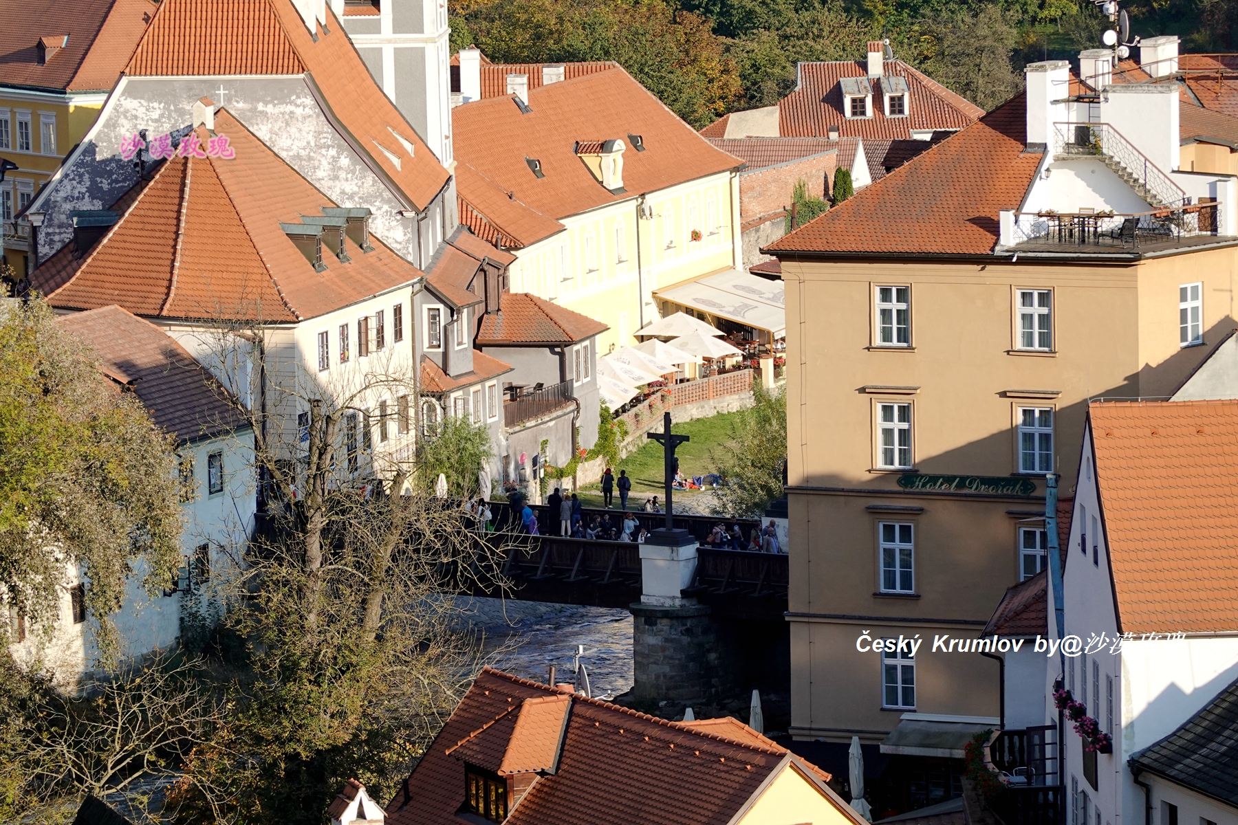 在有“捷克的丽江”之称的小镇,寻觅五瓣玫瑰的芳香
