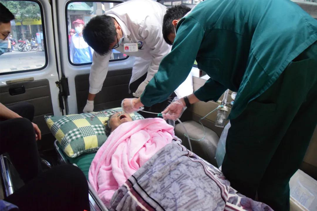 睡眠时有气道阻塞性鼾声或惊叫声,大量粘痰阻塞气道的紧急情况处理