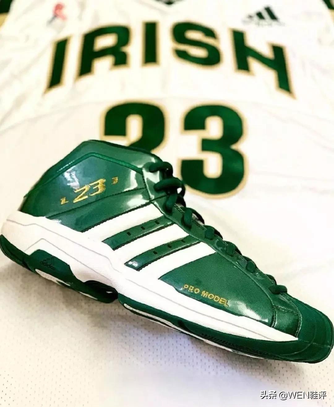 詹姆斯科比鸳鸯鞋,詹姆斯历年全明星上脚球鞋