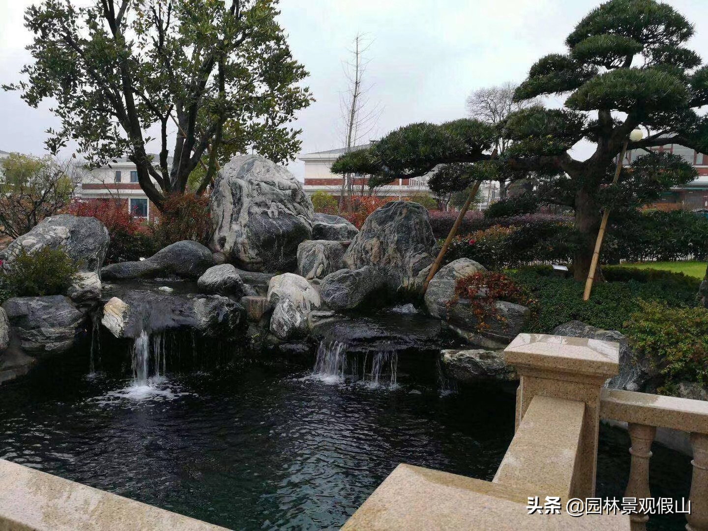 泰州假山鱼池施工费用,农村庭院鱼池假山制作全过程