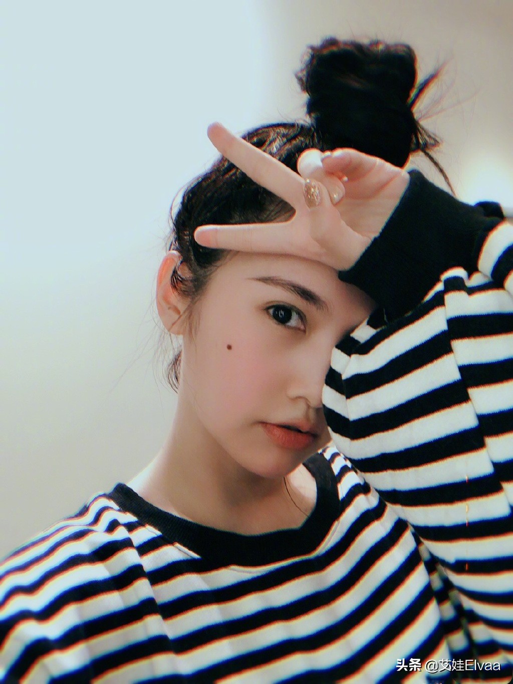 杨丞琳这次救活了，一身2万行当拍出了1米8的即视感，这钱花的值