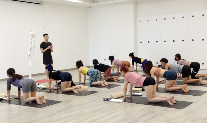 淄博零基础瑜伽教练培训,悠季瑜伽教练培训学费多少