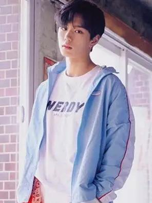 今年流行秋装明星同款,超薄明星同款春装