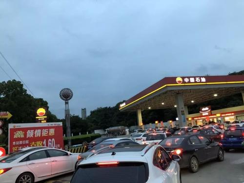 加油站员工真的工资少吗,加油站的工作人员工资一般多少钱