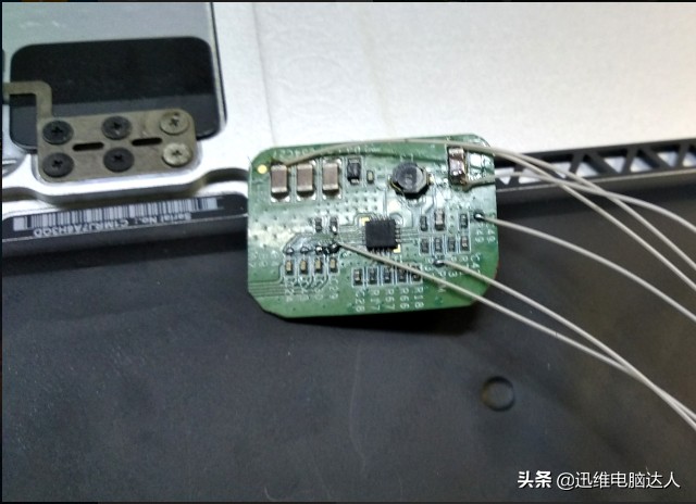 西安苹果笔记本进水屏幕暗维修,苹果笔记本进水了白屏怎么办