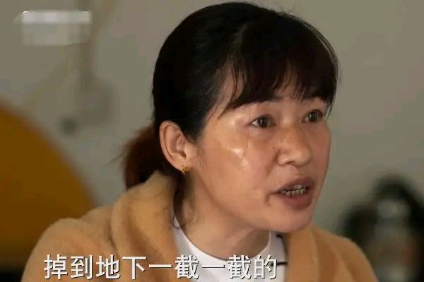 断臂女孩用脚绣花抖音号,用脚刺绣的女孩