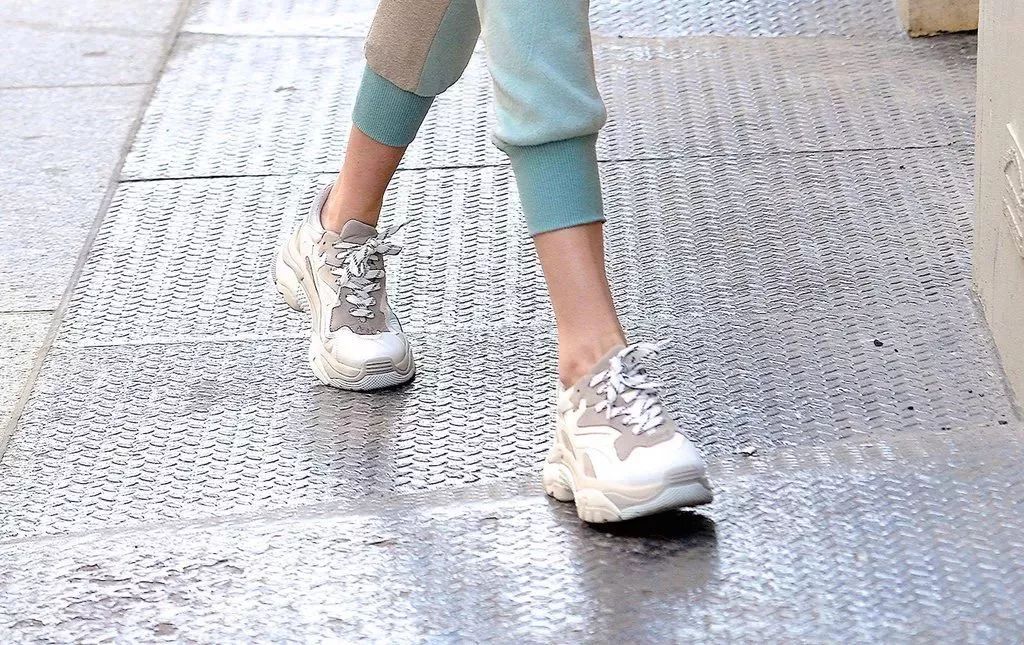 人生处处是陷阱,人生处处是陷阱只有躲起来最安全