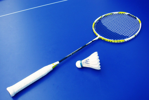 女生羽毛球拍怎么挑选,学生党如何挑选羽毛球拍