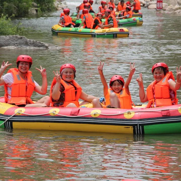 绿野仙踪旅游景区夜晚,画眉谷旅游景区