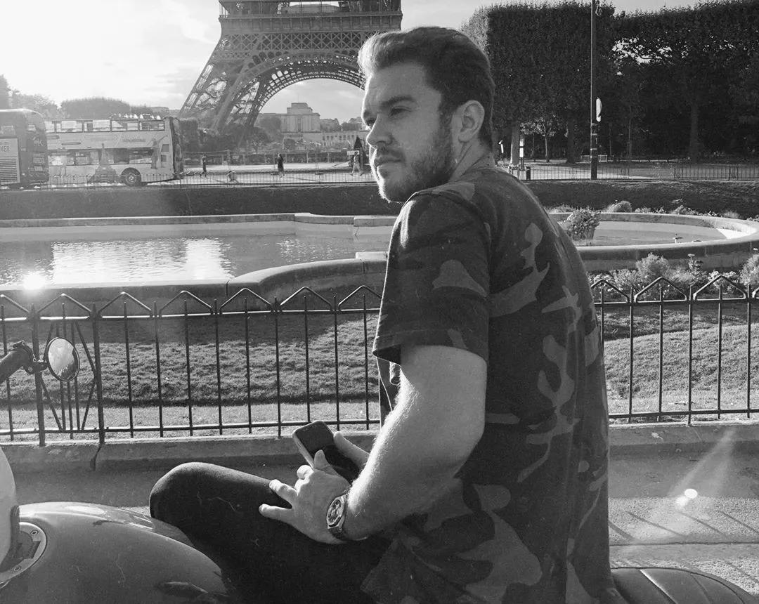 OFFWAY很潮GQ总监被曝骚扰李现，娱乐圈“*规则潜**”到底有多呕？