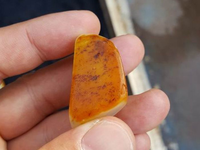 新疆和田玉籽料滚筒染色,染色和田玉籽料皮色特点