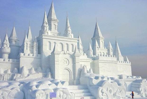 芬兰凯米有一座冰雪城堡，城堡里有一家*冰纯**酒店，不怕冷的就去住