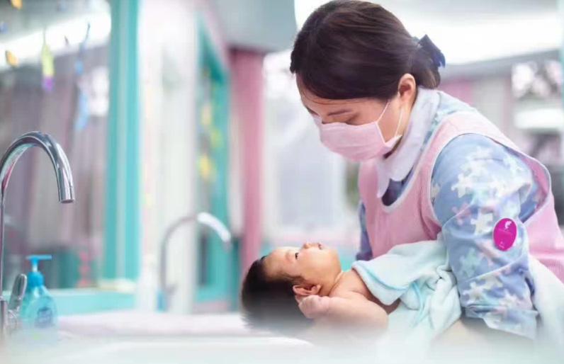 孩子背上长出“怪毛”,妈妈直接薅断,不料把娃薅进了ICU