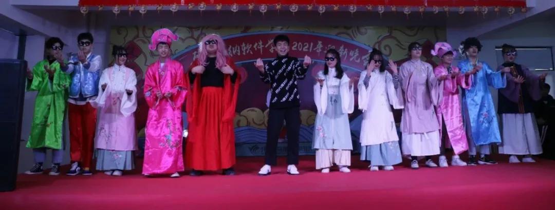 北大青鸟有迎新晚会吗,岳阳市一中迎新晚会