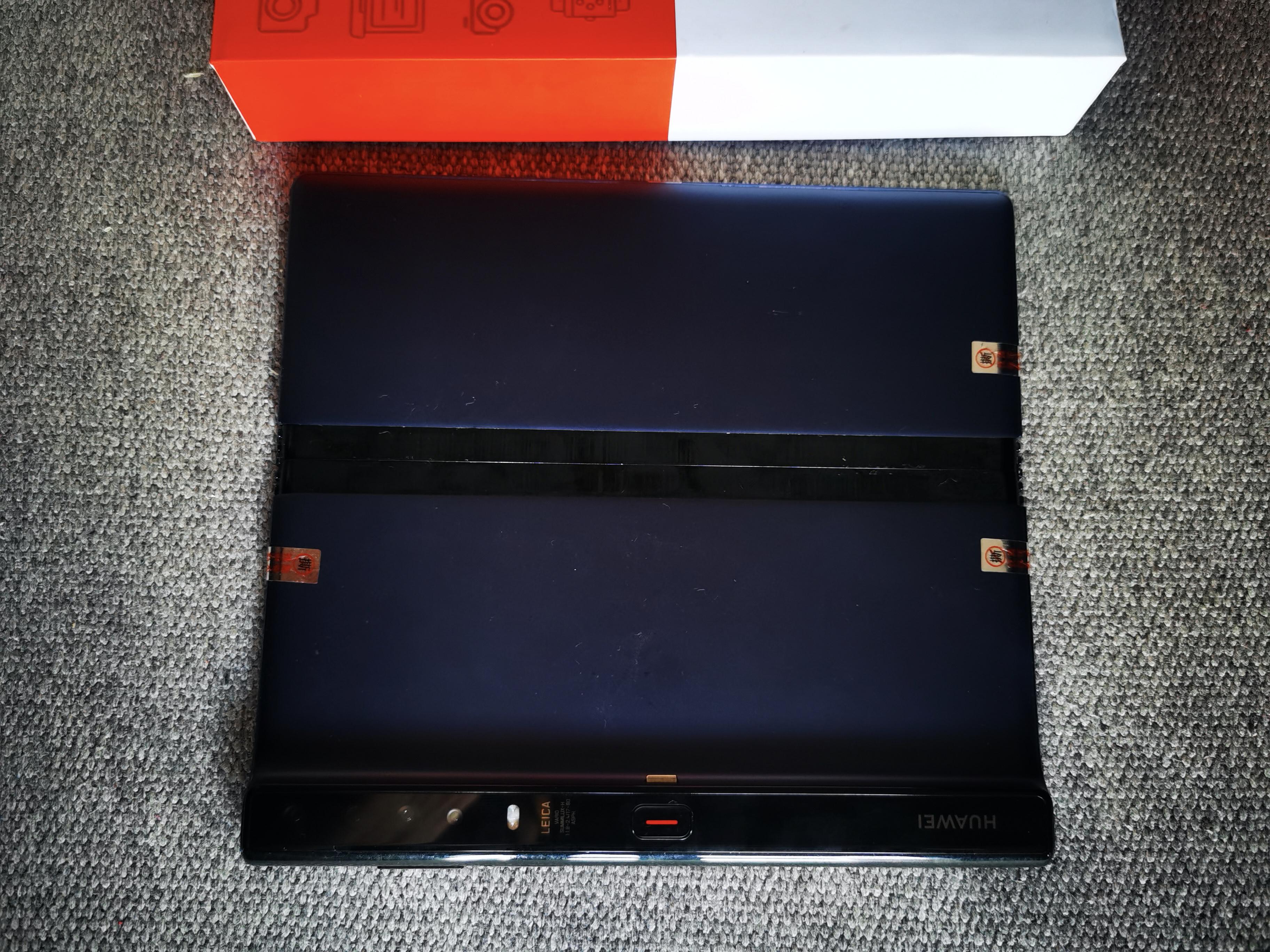 华为MateXs评测：昂贵的折叠手机｜带有灵活屏幕“后背”