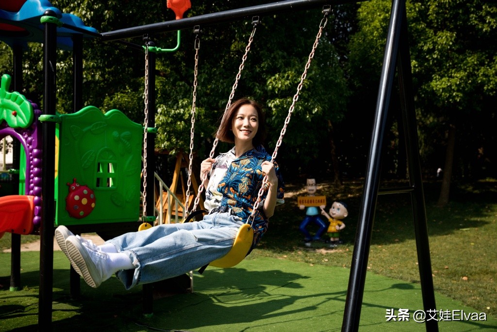 王珞丹极限挑战绿色裤子,王珞丹简直冻龄惹人注目气势十足