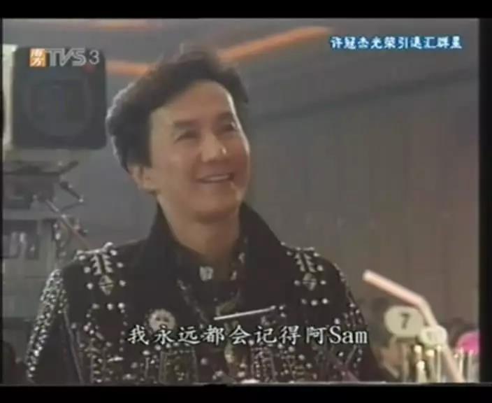 他是谭咏麟的偶像，爱穿豹纹叱咤歌坛50年，66岁重出江湖