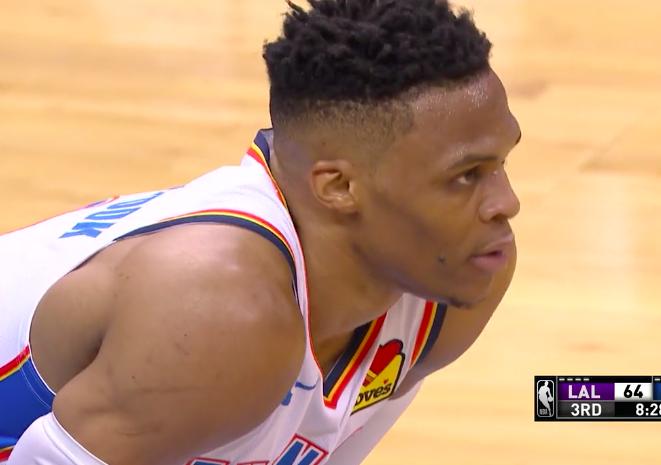 史蒂芬森防威少摸腰视频,史蒂芬森威少飞吻