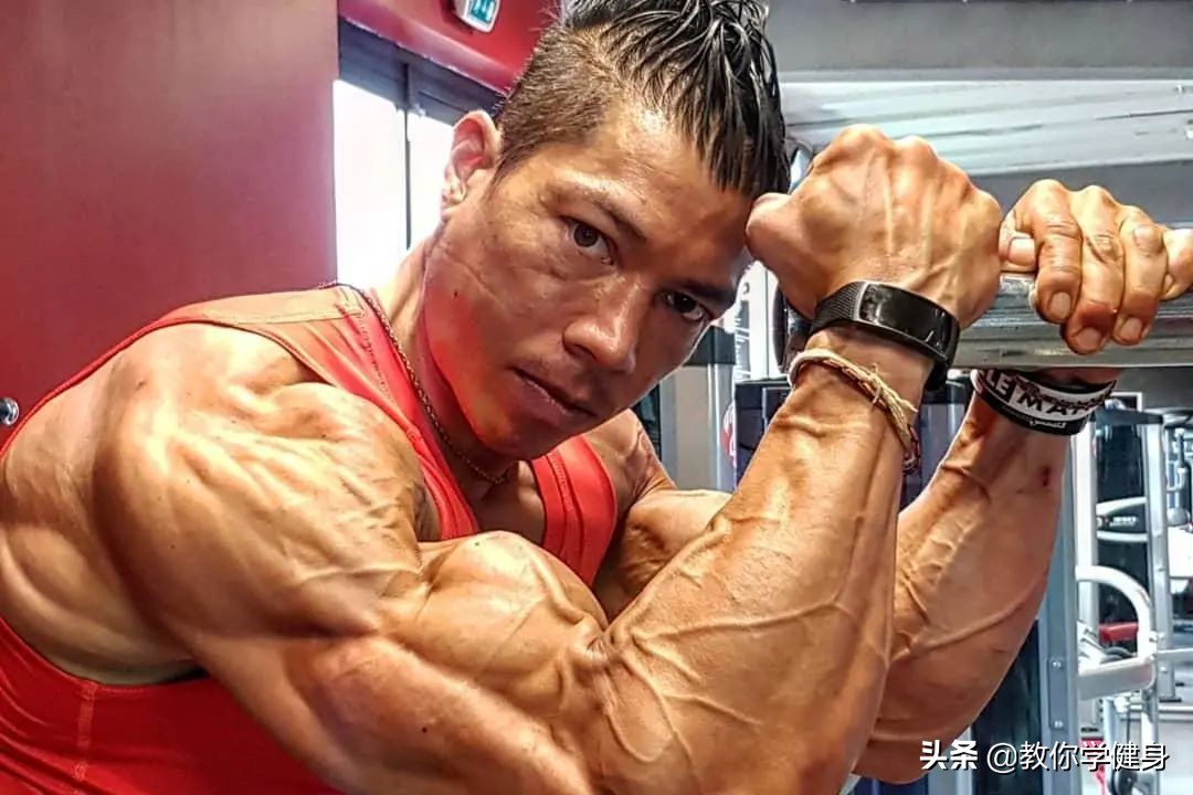 怎么样才能锻炼手臂成麒麟臂,哑铃训练手臂麒麟臂整套动作