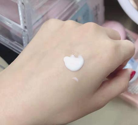 黛珂哪一款适合干皮美白 (科颜氏高保湿水搭配黛珂乳液)