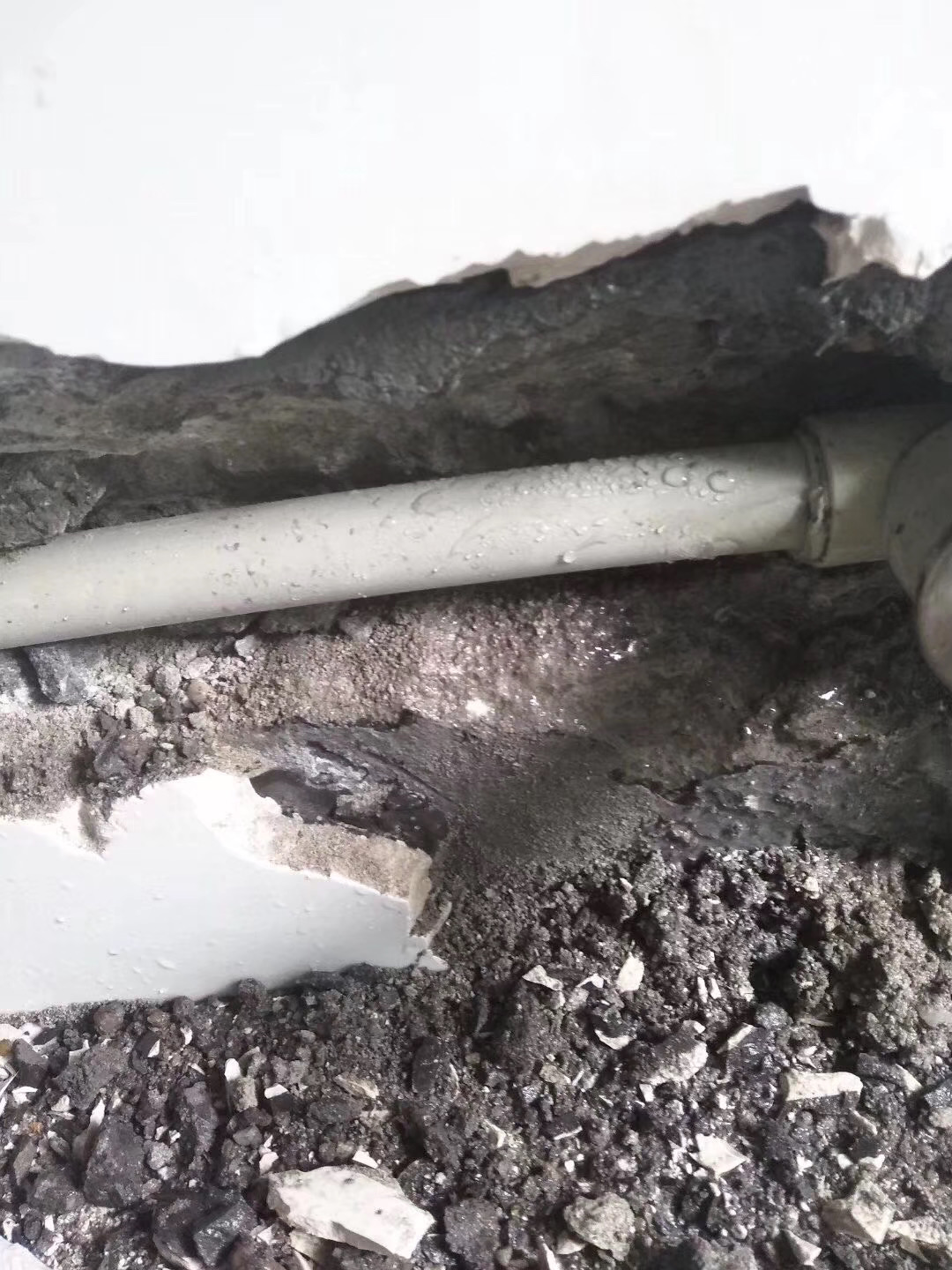 贴砖外墙漏水渗水补漏方案,卫生间贴砖之后渗水