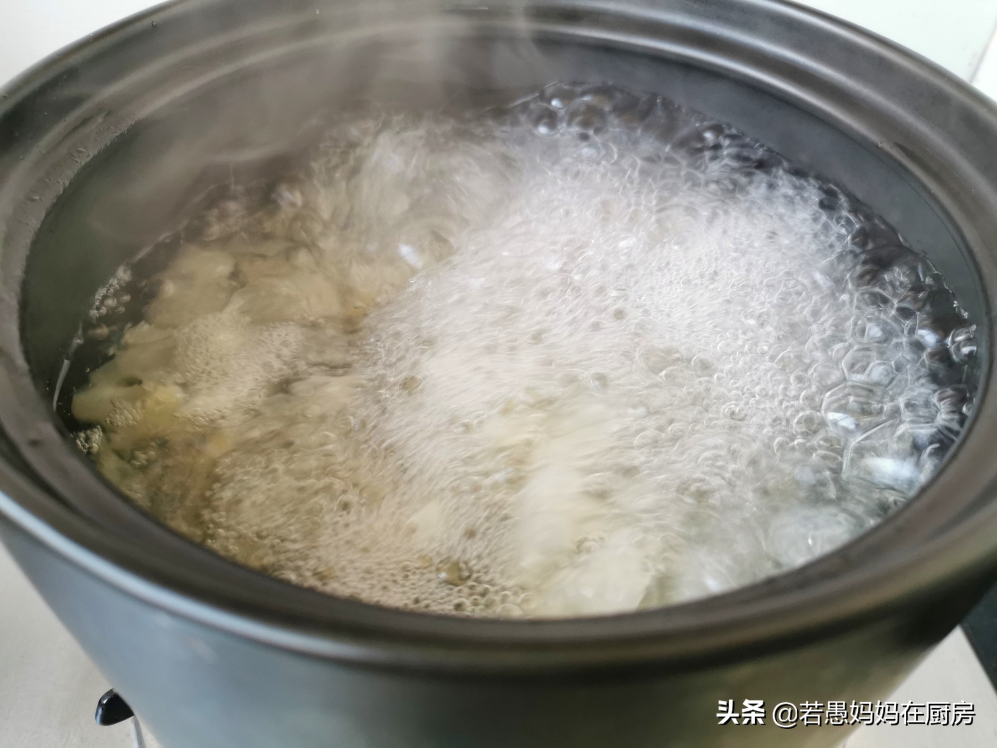 煮银耳溢出来怎么办,煮银耳不让白色泡沫溢出来