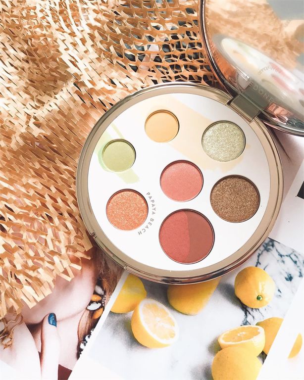 最流行显白的微潮色低调,显白又适合素颜的潮色