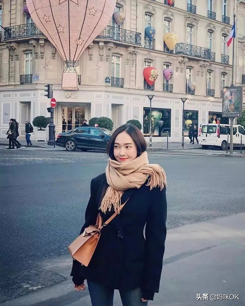 几种很火的围巾的新系法,比较短的围巾系大法