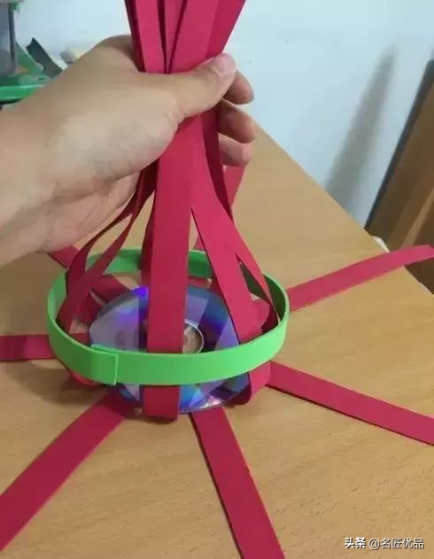 diy手工编织小花篮教程,纸杯和毛线编织的花篮详细教程