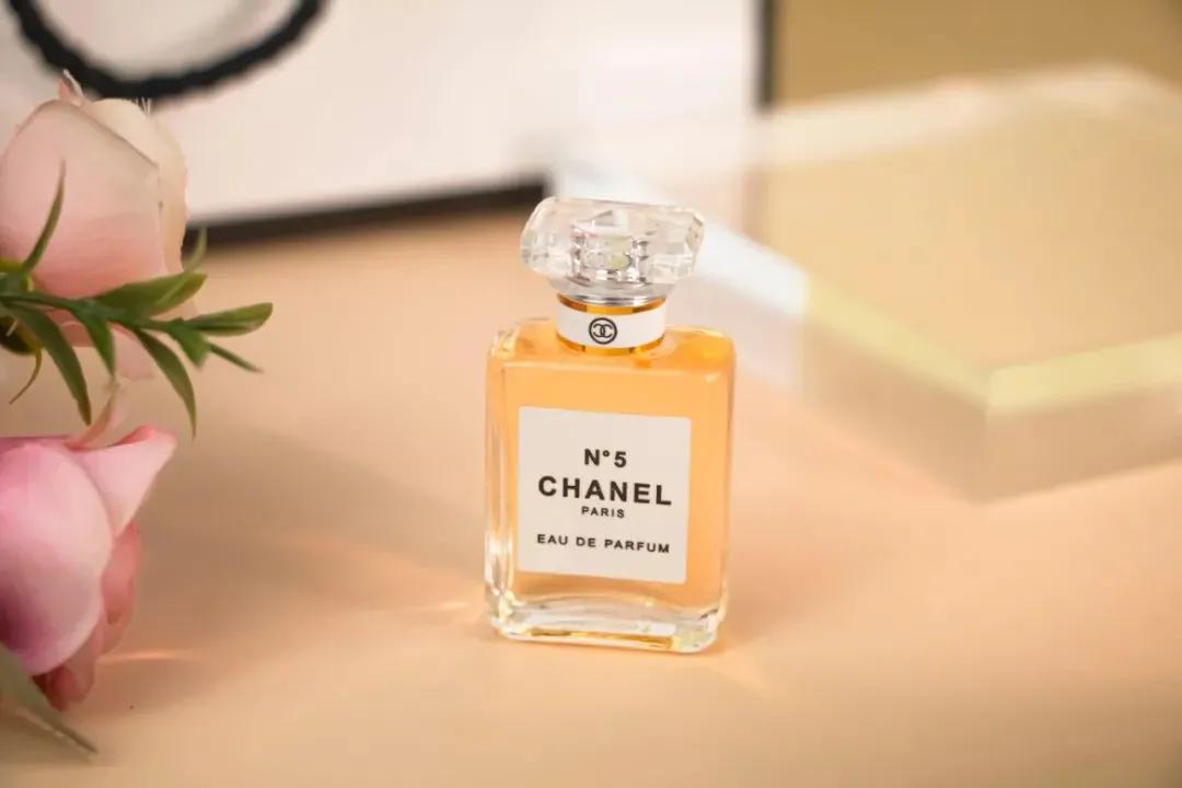 香奈儿最受欢迎的一款香水,香奈儿5号香水哪款最香最好闻