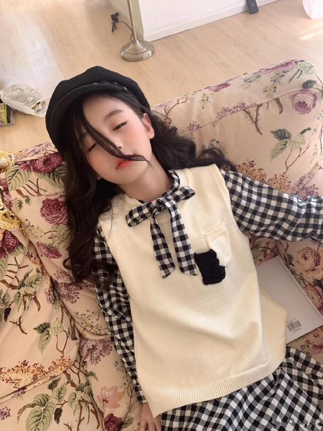 裴佳欣童模衣服,长得太漂亮被禁止整容的童星