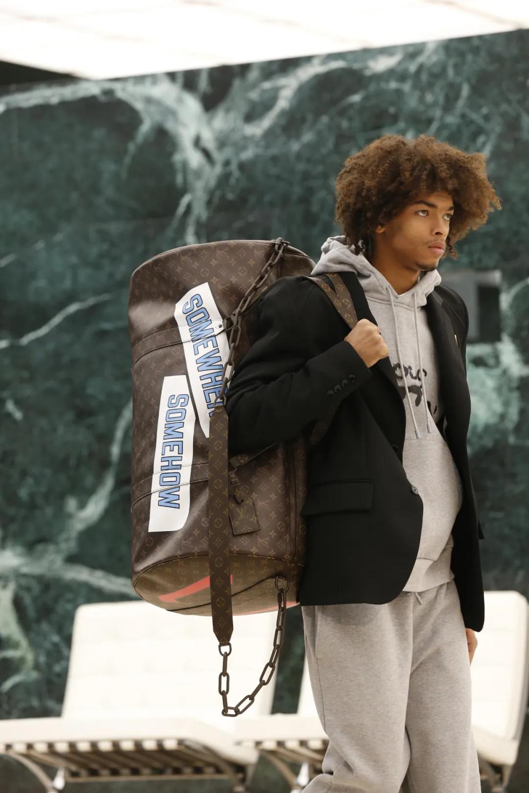 把童话世界穿在身上,lv2020秋冬巴黎时装秀